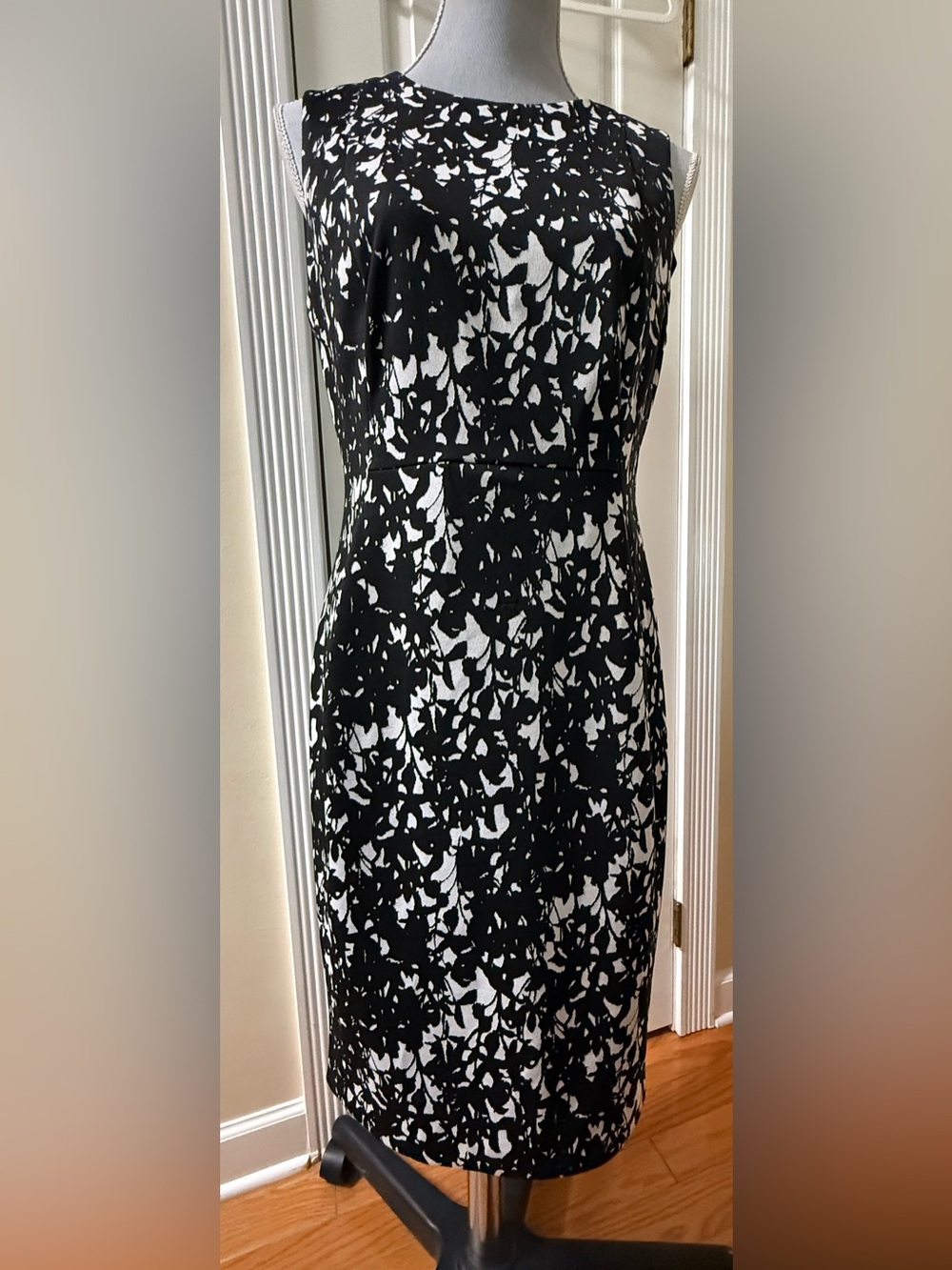 Calvin Klein Black and White Floral Sheath Dress Size 10